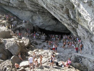 В Новом Свете, в гроте Шаляпина, решили ежегодно проводить фестиваль оперного пения (фото из интернета)