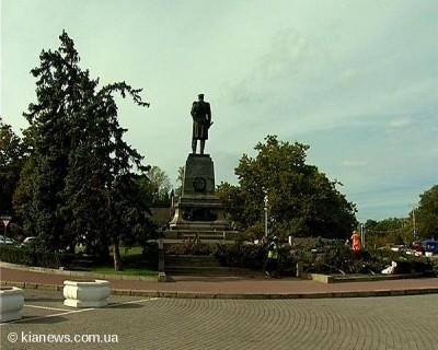 В Крыму снесли исторические деревья 