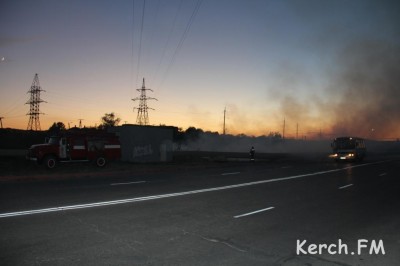 В Керчи вечером горела трава