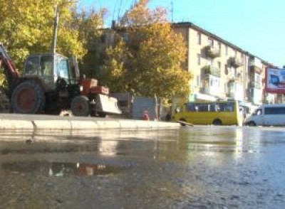 В центре Симферополя прорвало теплотрассу