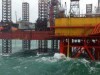 Несмотря на шторм, в Черном море продолжают добывать газ