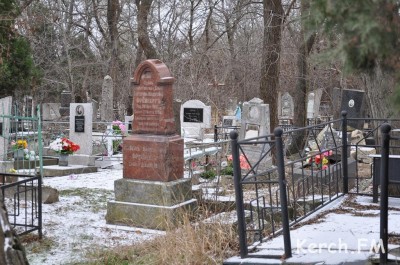 В Керчи требовали взятку за похороны