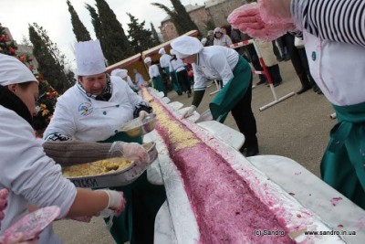 В Крыму изготовили очередной рекордный салат