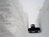 На чистку от снега крымских дорог поставили более сотни человек