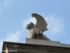 В центре Симферополя разваливаются знаменитые грифоны (фото)