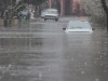 В Крыму из-за дождей на улицах тонут машины (фото)