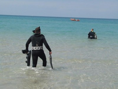 В Крыму водолазы проверяют пляжи