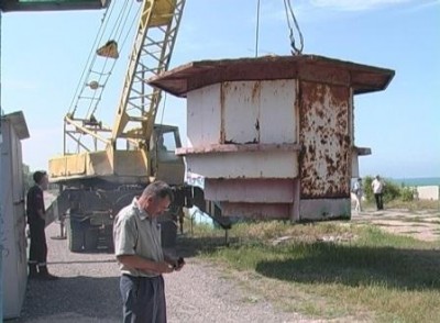 В Крыму продолжается активный снос на побережье