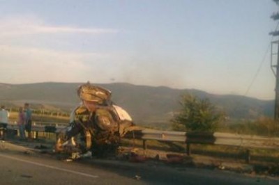 В Крыму ВАЗ был раздавлен Лексусом