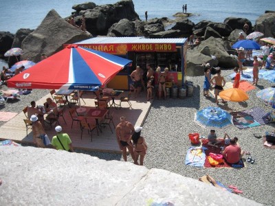 В Алупке нашли дикие нарушения на детском пляже