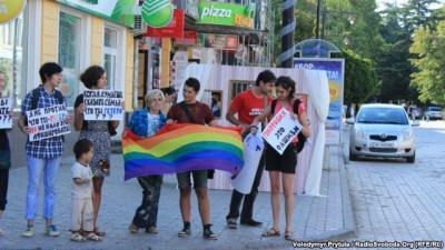 В Симферополе митинговали защитники геев и лесбиянок