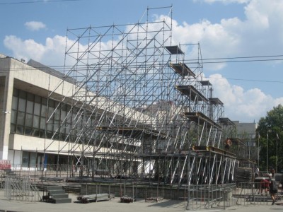 В Симферополе строят трибуну для лазерного шоу