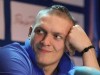 Александр Усик подписал профессиональный контракт