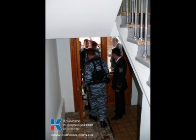 В Крыму заканчивают арест завода оппозиционеров