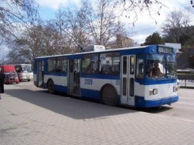Новинский выбил Севастополю троллейбусы и автобусы