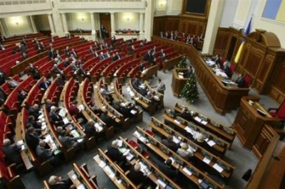 Азаров не явился в Раду из-за Крыма