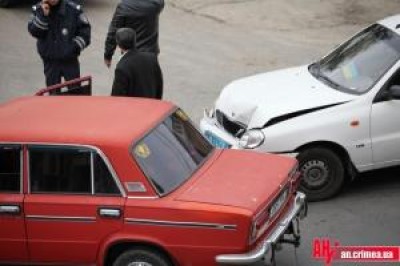 В Симферополе авто с милиционерами влетело в ВАЗ